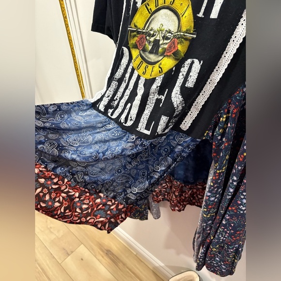 UPCYCLED GUNS & ROSES TOP - Picture 6 of 7